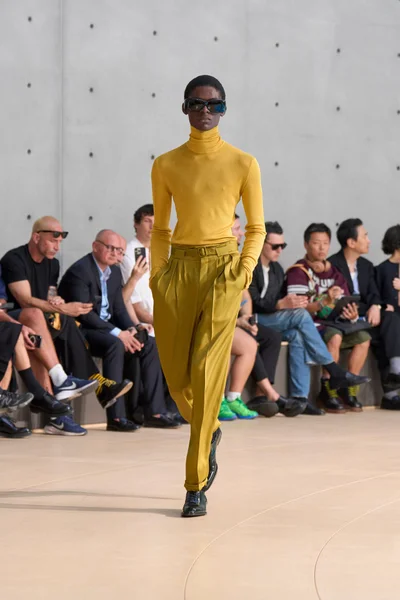 Look 19